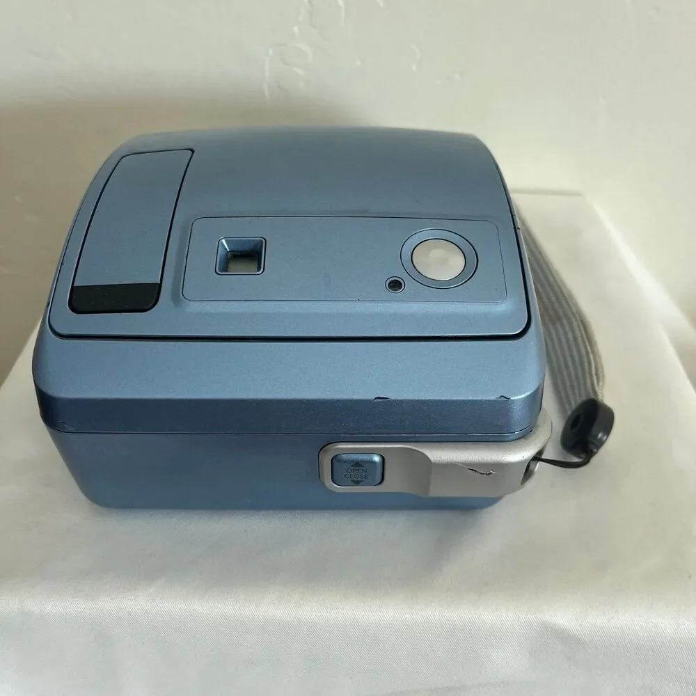 Polaroid One600 camera Classic Instant Film Camera Blue/Silver - UNTESTED/AS-IS